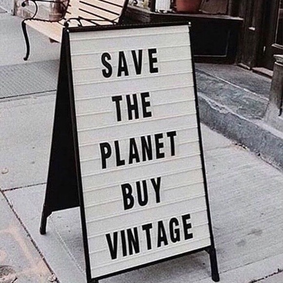 Meet your Posher, Raquel and her closet - Picture 2 of 3